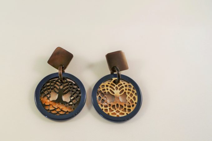 boucles-d'oreilles-corne-de-buffle-laqué-bleu-marine-3