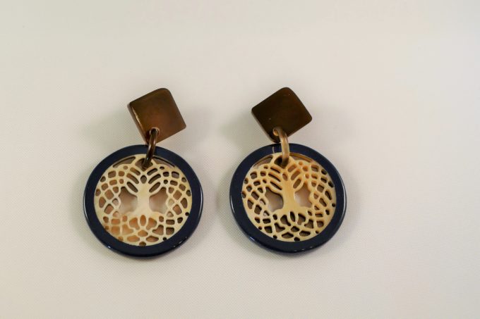 boucles-d'oreilles-corne-de-buffle-laqué-bleu-marine