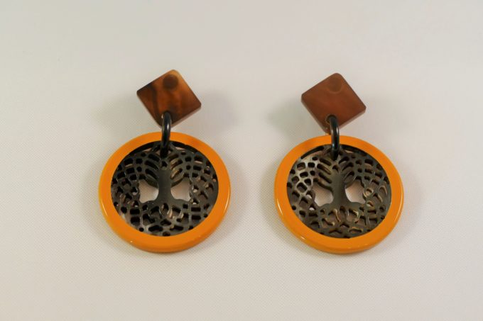 boucles-d'oreilles-corne-de-buffle-laqué-jaune-safran-2