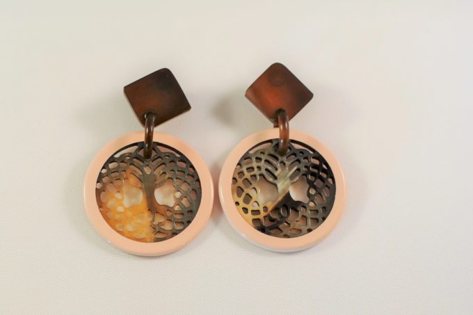 boucles-d'oreilles-corne-de-buffle-laqué-rose-poudre