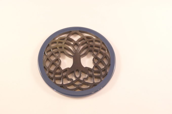 pendentif-arbre-de-vie-corne-laqué-bleu-marine-3