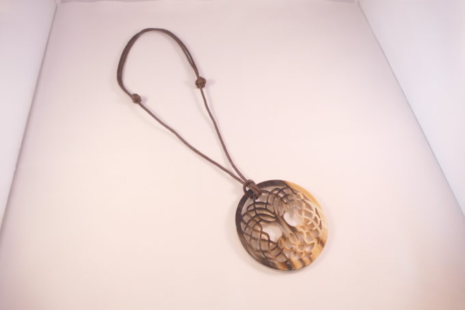 pendentif-arbre-de-vie-corne-laqué-naturelle-10