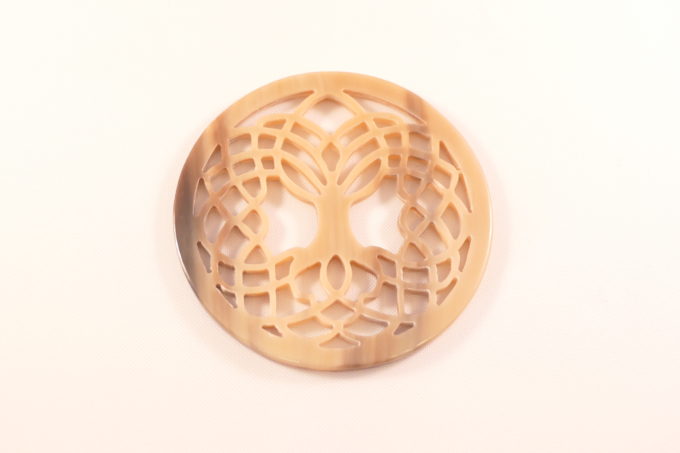 pendentif-arbre-de-vie-corne-laqué-naturelle-3